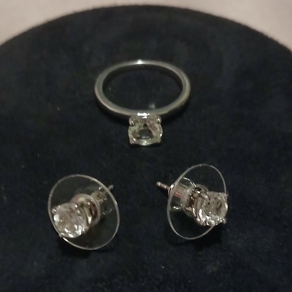 White Topaz Minimalist Set - Picture 7 of 16